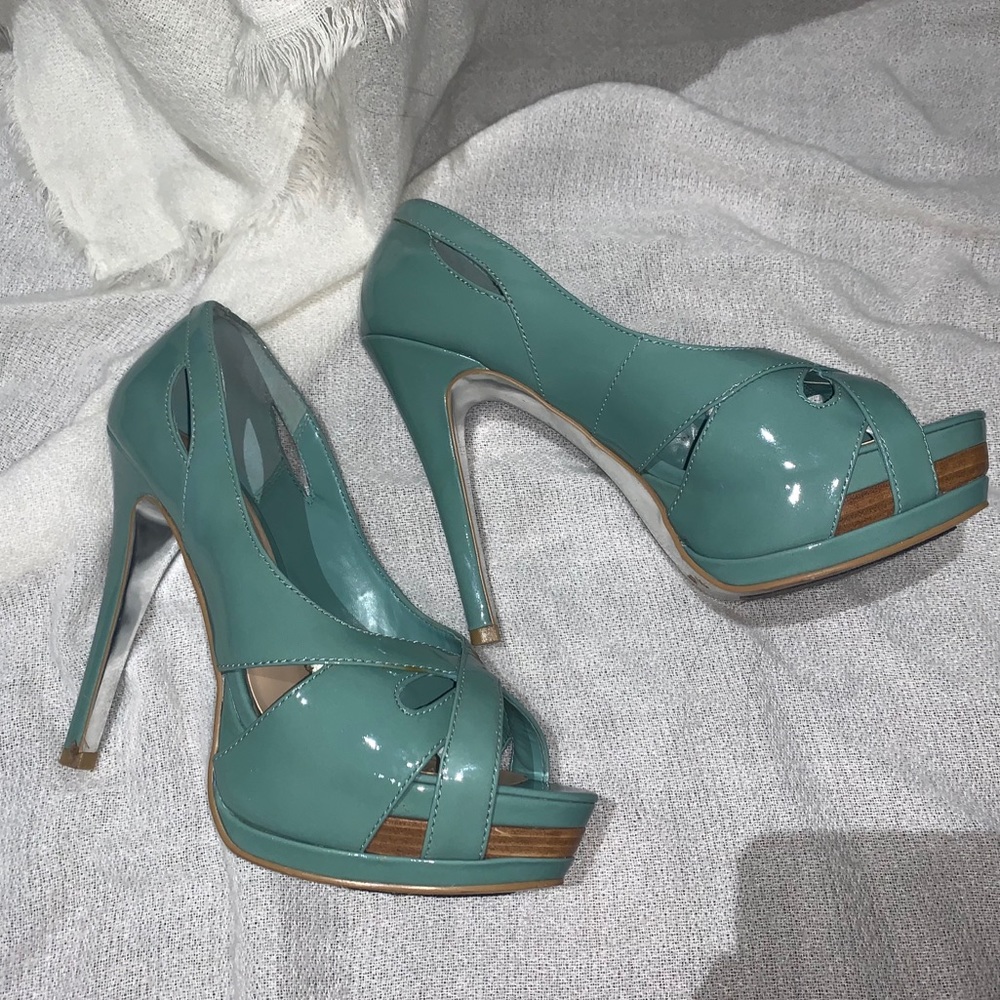 Beautiful patent leather H by Halston heel! Size 8